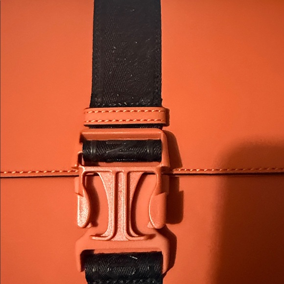 Rare find Armani orange crossover bag - Picture 11 of 11